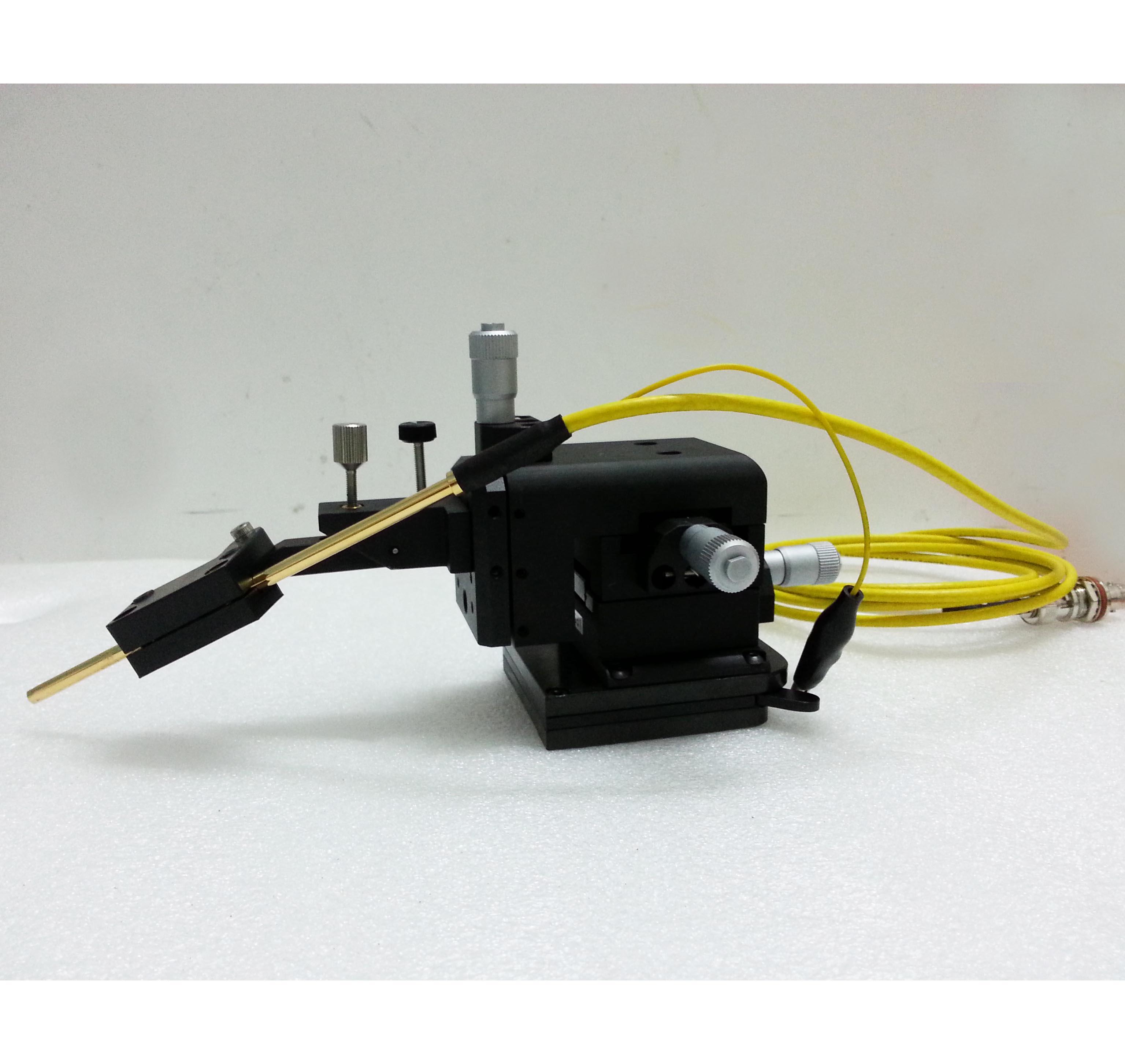 2um精度磁性吸附手動(dòng)探針座