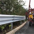 高速波形防撞護(hù)欄 公路波形梁鋼護(hù)欄直銷